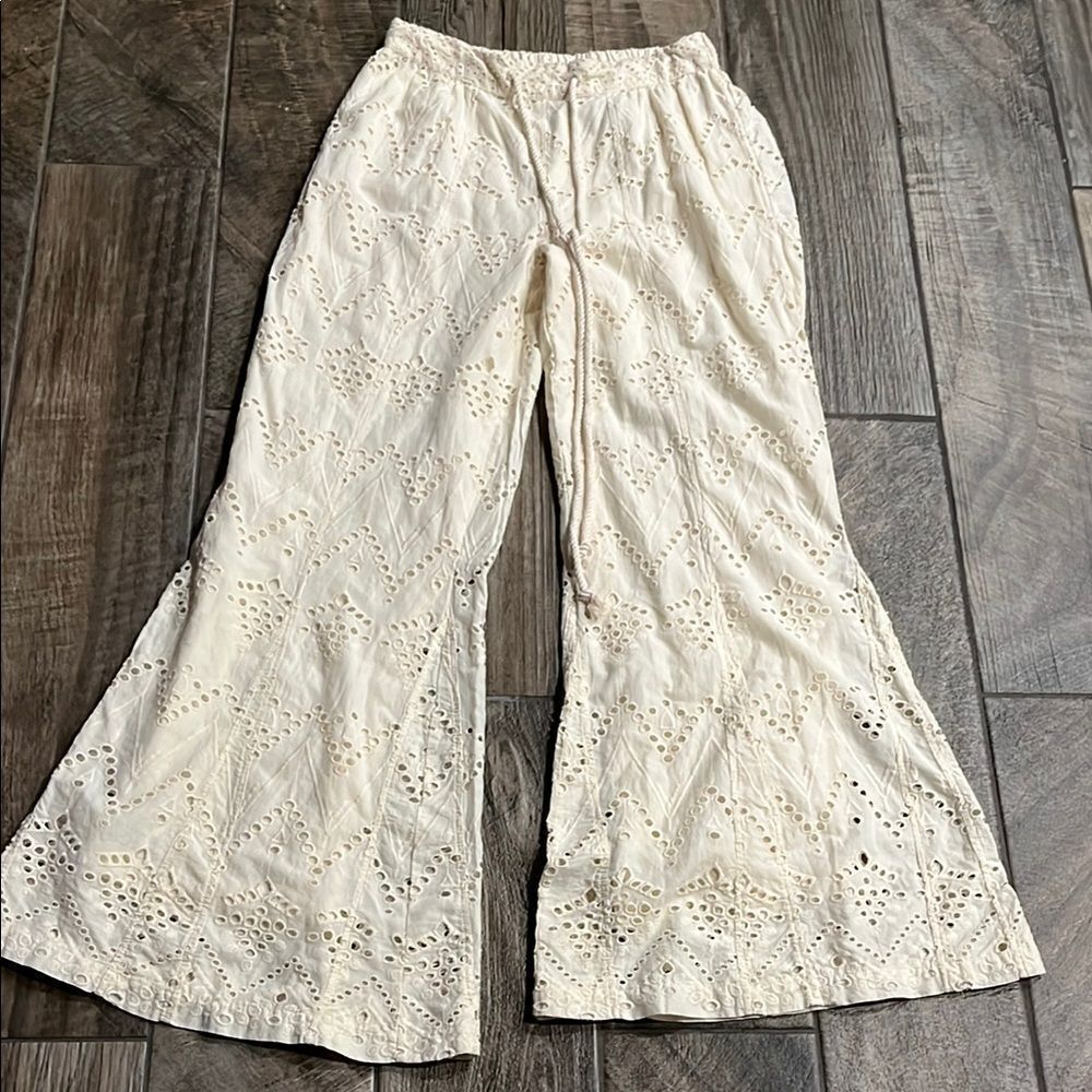 Nwt Free People Cream intricate eyelet design Wide Leg Pants w/drawstring waist. - Picture 4 of 7